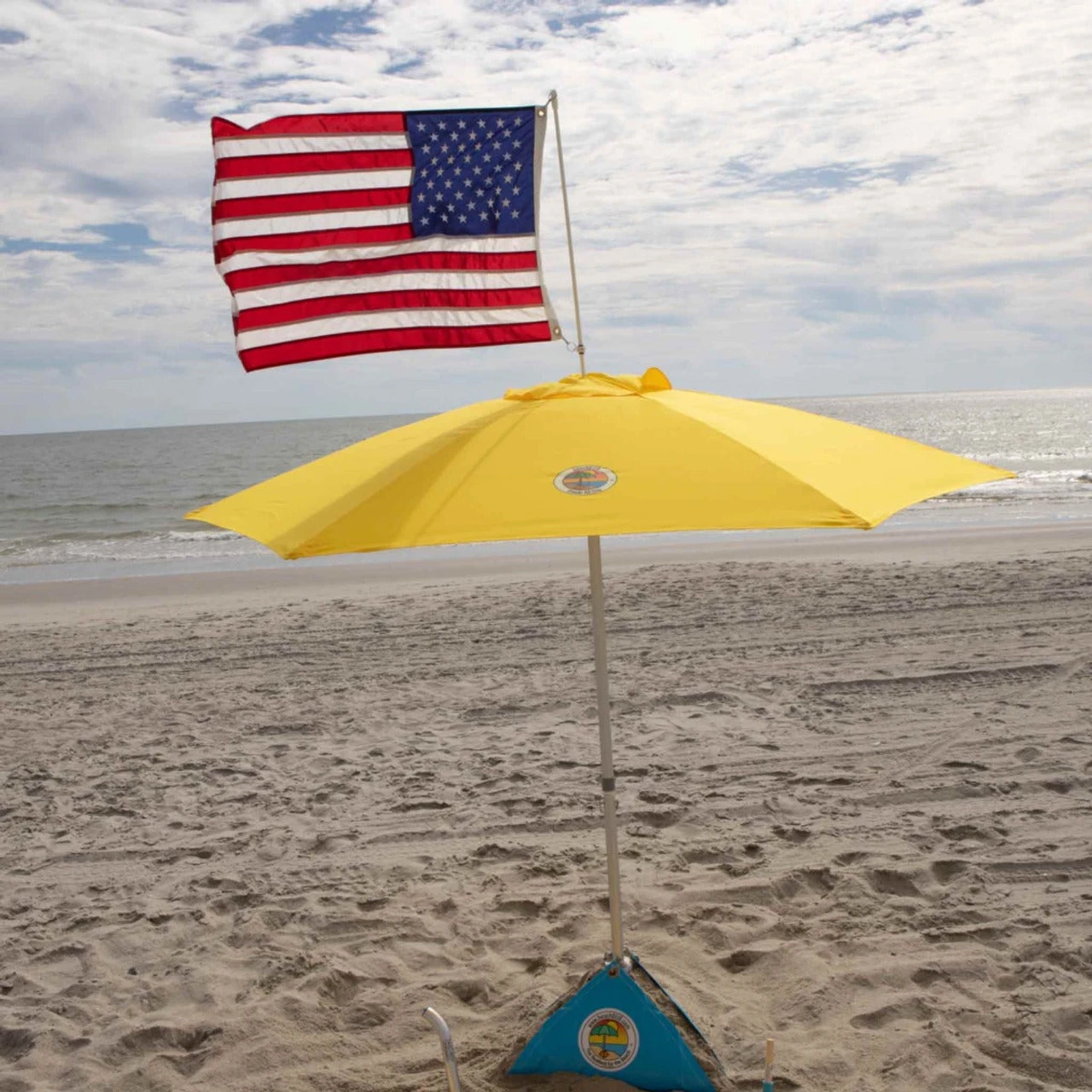 BeachBUB® Flag Pole With American Flag - Image 3
